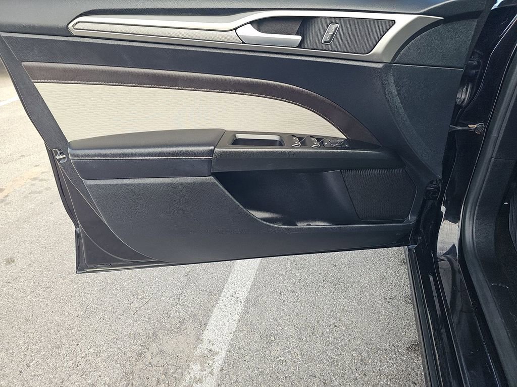 Used 2019 Ford Fusion SE w/ Equipment Group 151A image 9