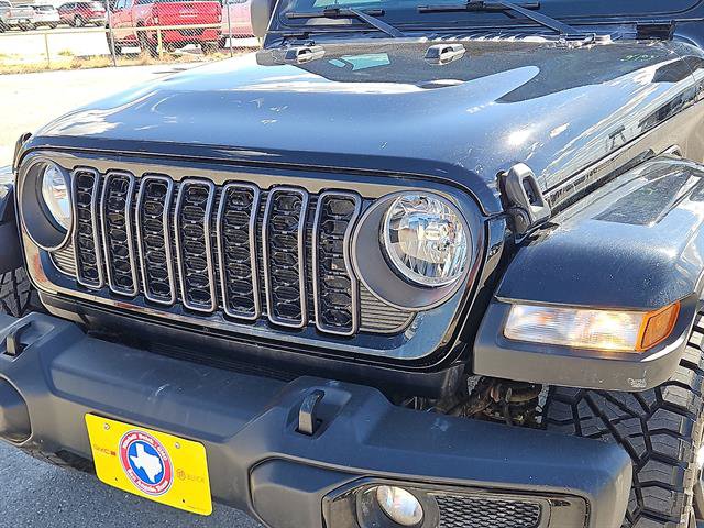 Used 2024 Jeep Gladiator Sport AWD/4WD image 7