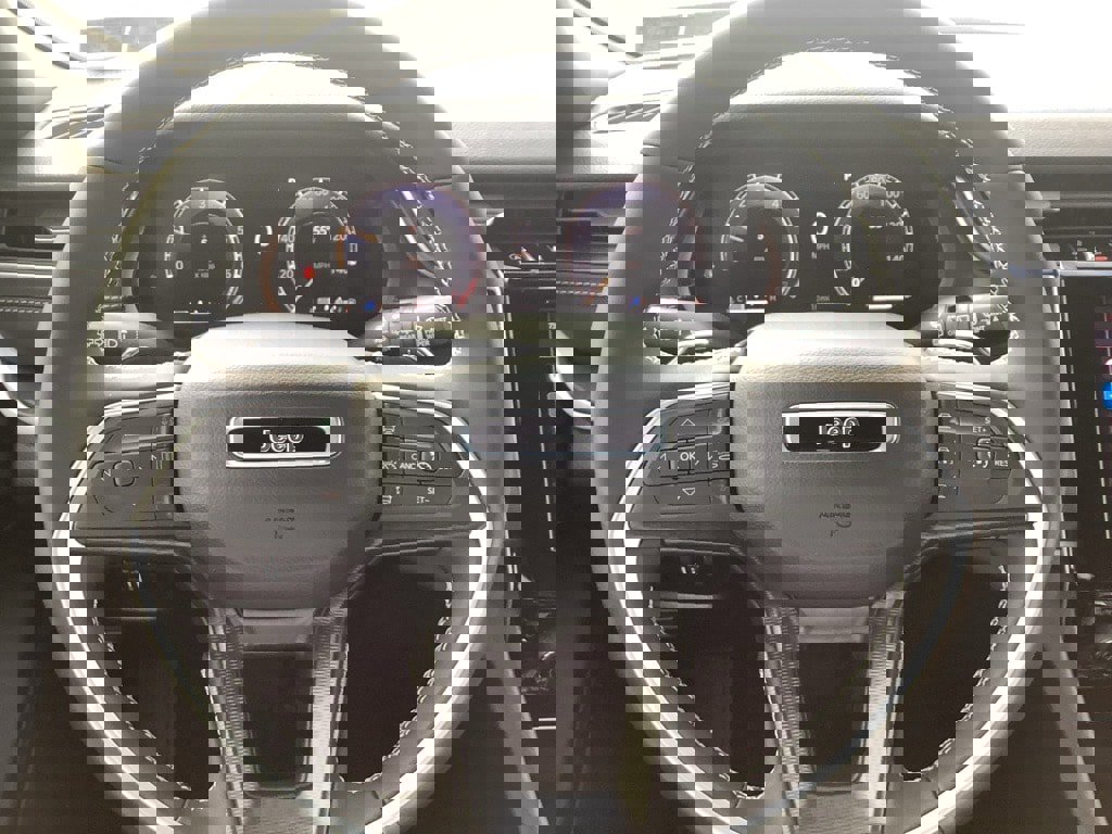 New 2025 Jeep Grand Cherokee Laredo w/ Luxury Tech Group I image 15