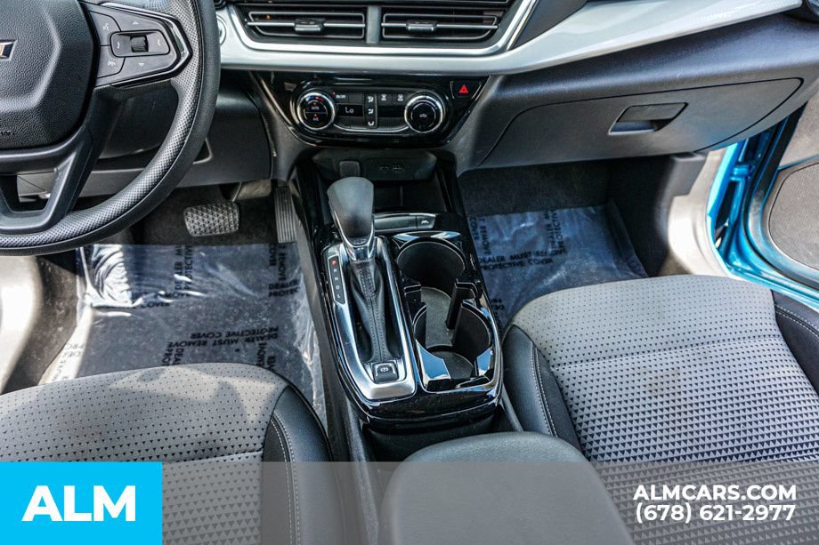 Used 2025 Chevrolet Trax LT FWD image 38