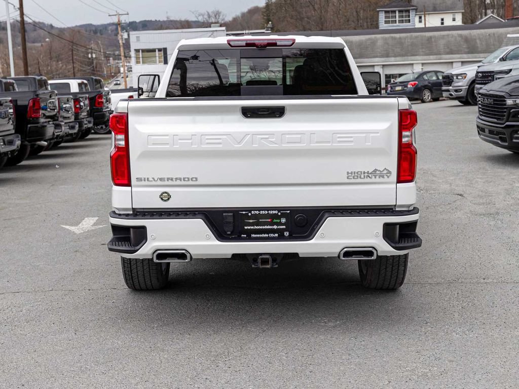 Used 2024 Chevrolet Silverado 1500 High Country w/ Technology Package AWD/4WD image 5