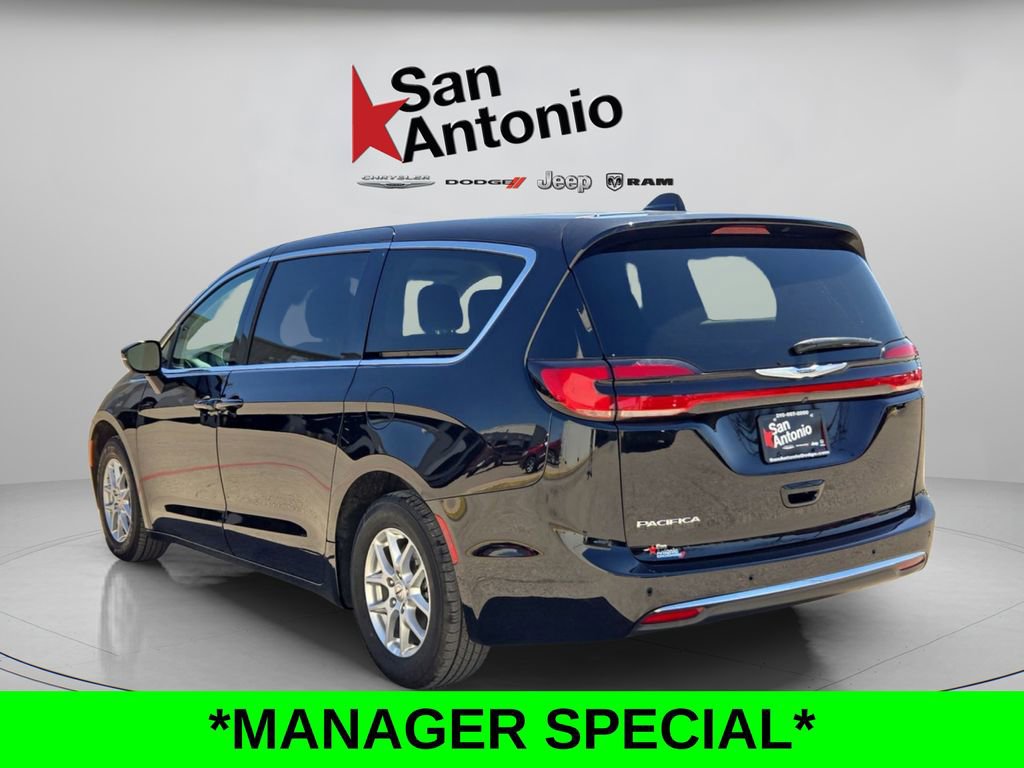 Used 2024 Chrysler Pacifica Touring-L image 2