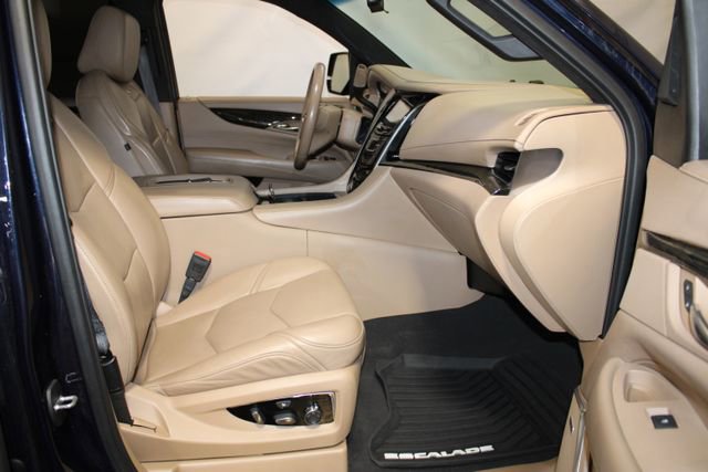 Used 2019 Cadillac Escalade Platinum AWD/4WD image 17