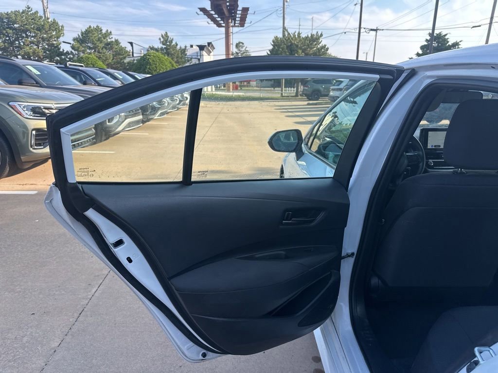 Used 2025 Toyota Corolla LE FWD image 11