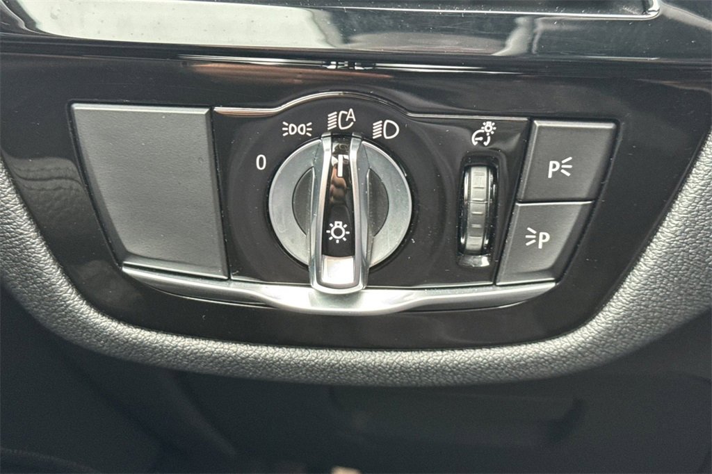 Used 2023 BMW M550i xDrive image 33