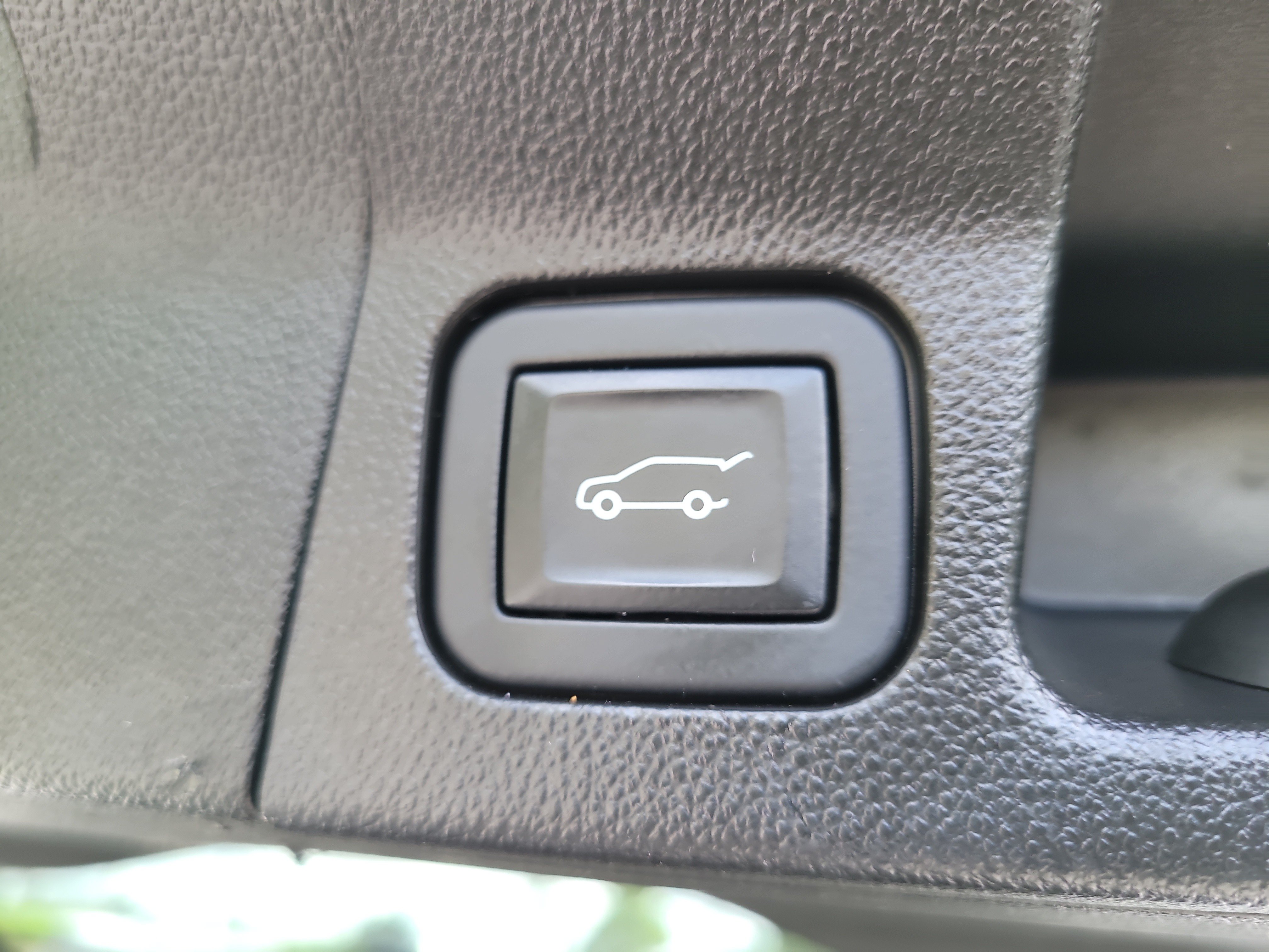 Used 2023 GMC Acadia SLE w/ Driver Convenience Package FWD image 10