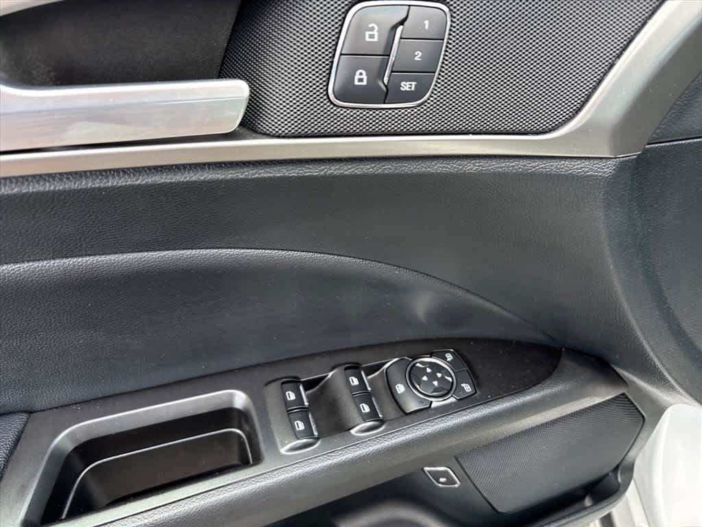 Used 2017 Ford Fusion Energi SE FWD image 21