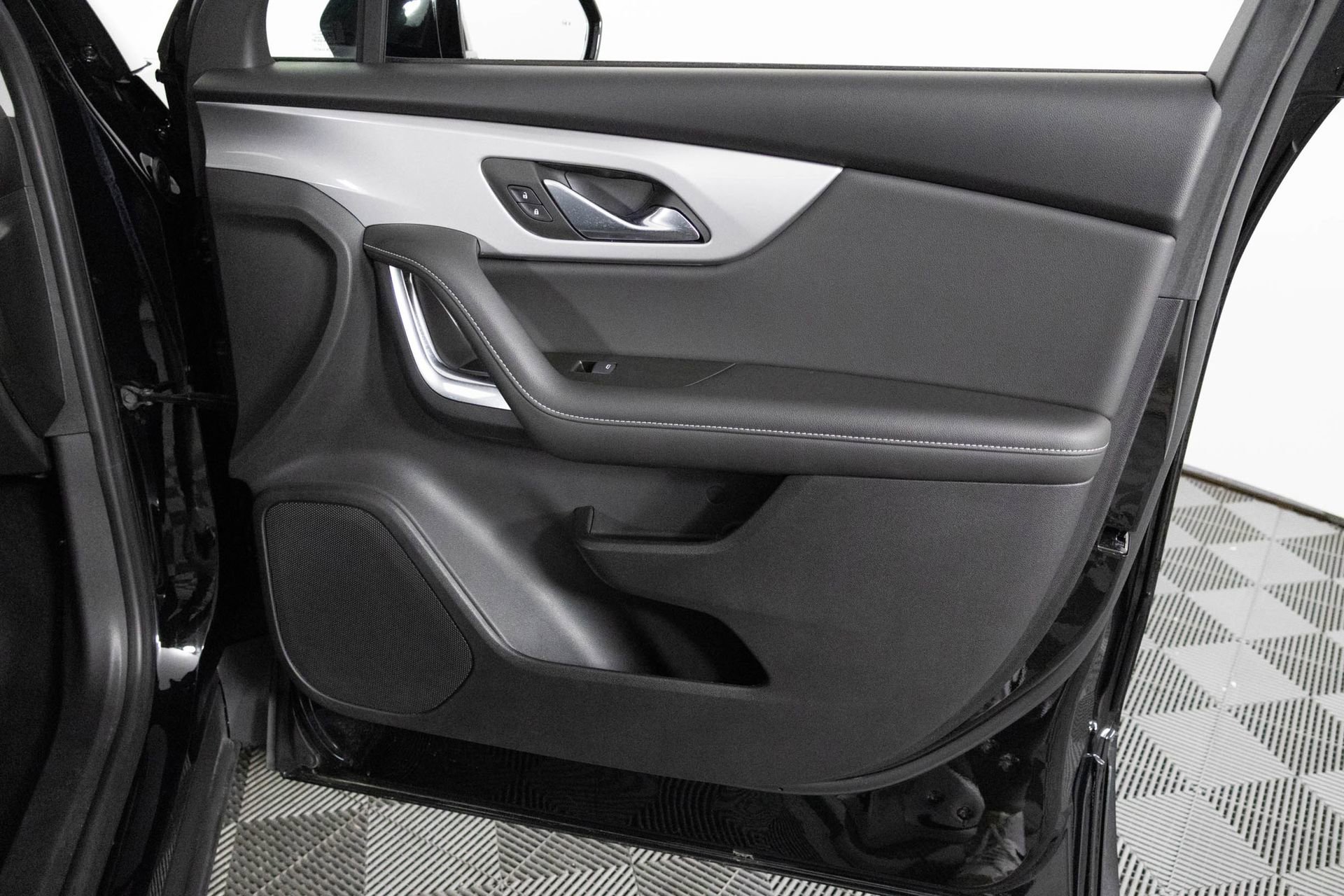 Certified 2023 Chevrolet Blazer LT w/ Convenience Package image 44