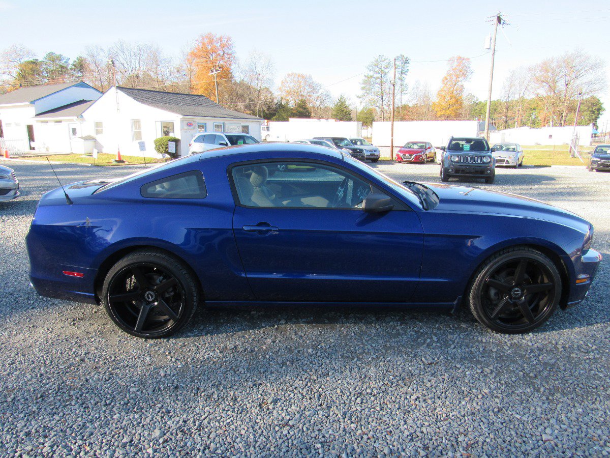 Used 2013 Ford Mustang Coupe image 6