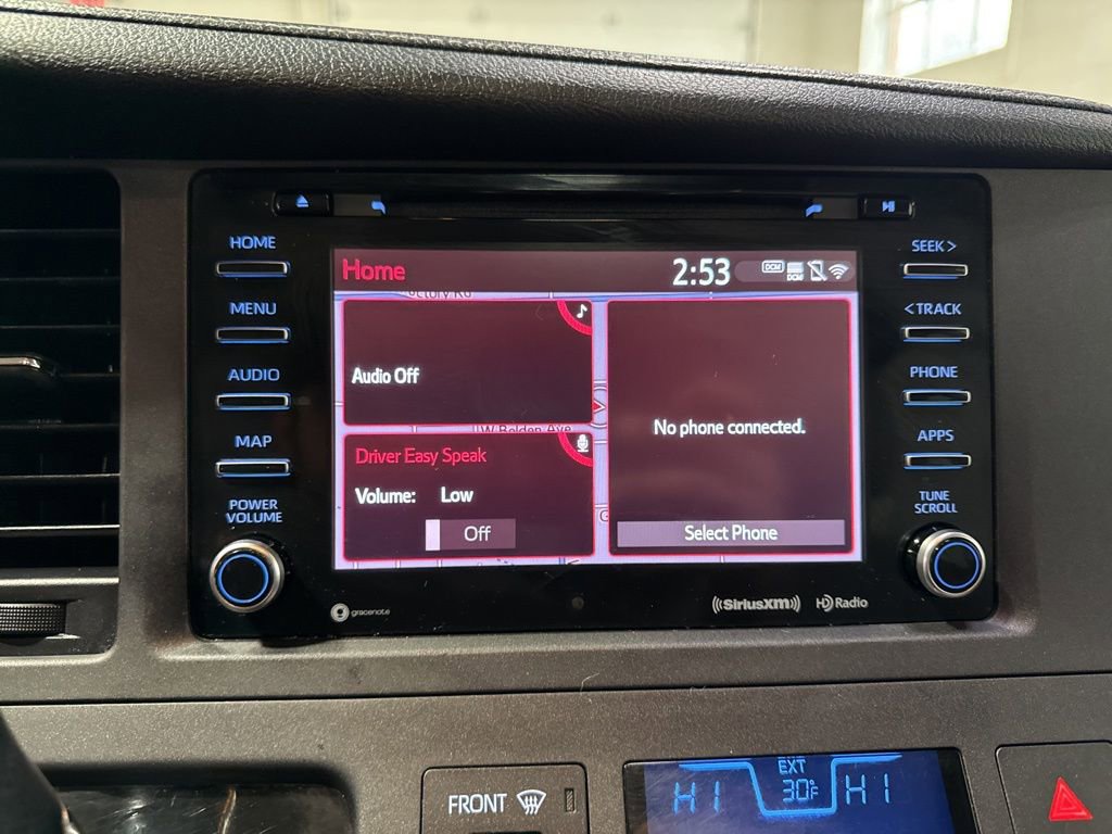 Used 2018 Toyota Sienna XLE Premium w/ Carpet Mat Package image 18