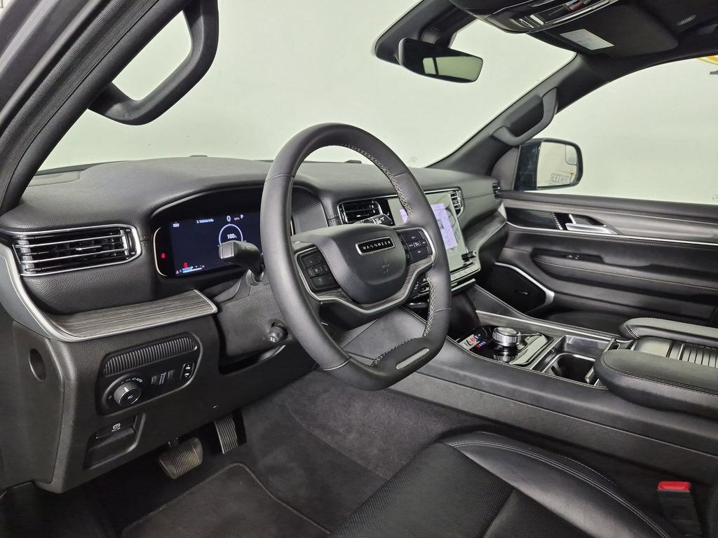Used 2024 Jeep Wagoneer Series II w/ Flexible Seating Group RWD image 17