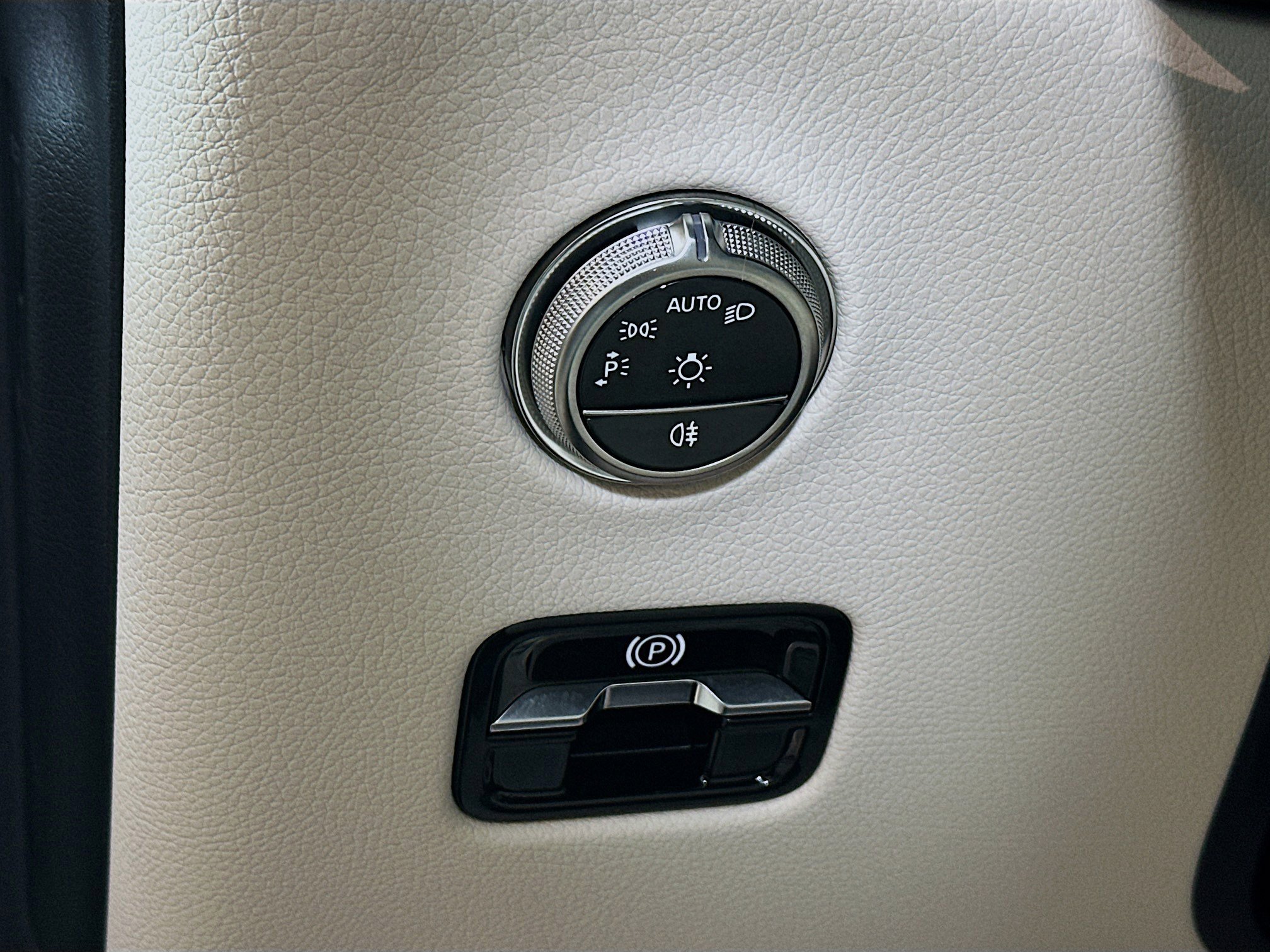 New 2025 Mercedes-Benz GLC 350e 4MATIC image 10