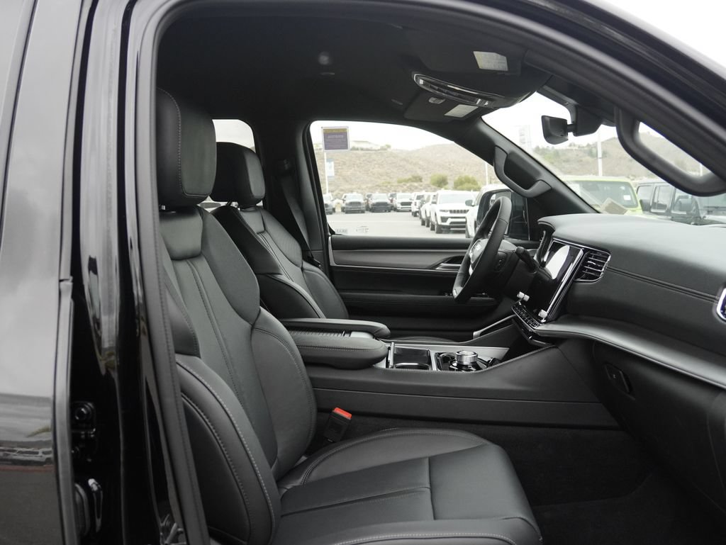 New 2026 Jeep Grand Wagoneer Limited AWD/4WD image 24