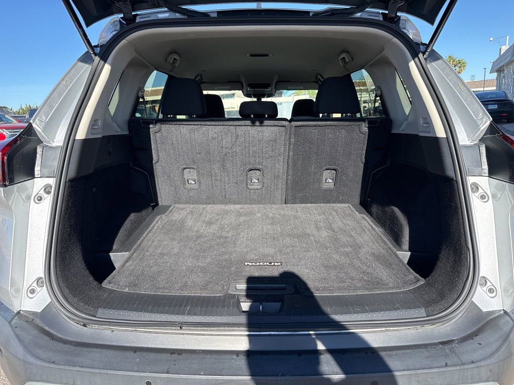 Used 2022 Nissan Rogue SV image 26