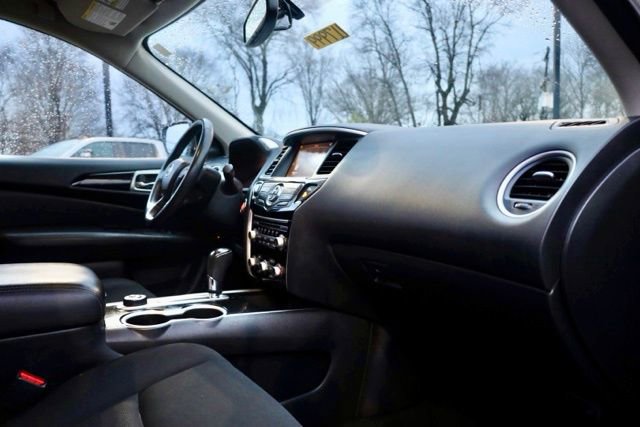 Used 2019 Nissan Pathfinder SV image 38