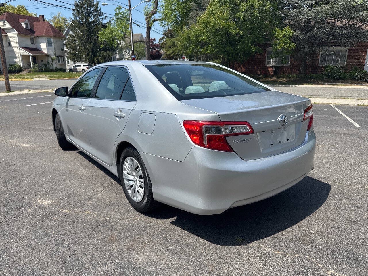 Used 2014 Toyota Camry FWD image 2