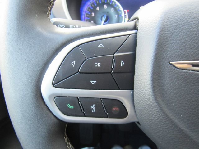 Used 2025 Chrysler Pacifica Select image 41