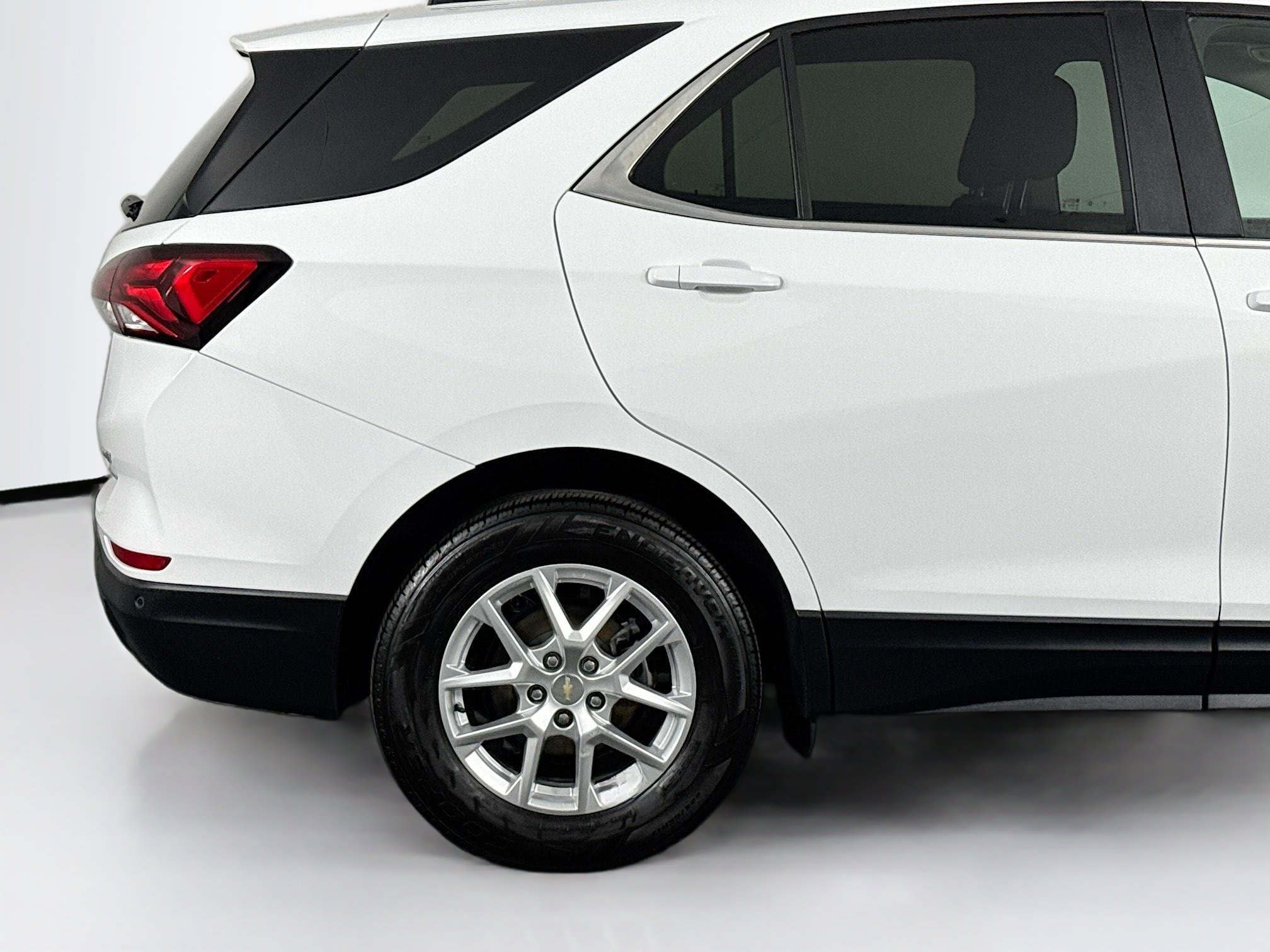 Used 2023 Chevrolet Equinox LT AWD/4WD image 44