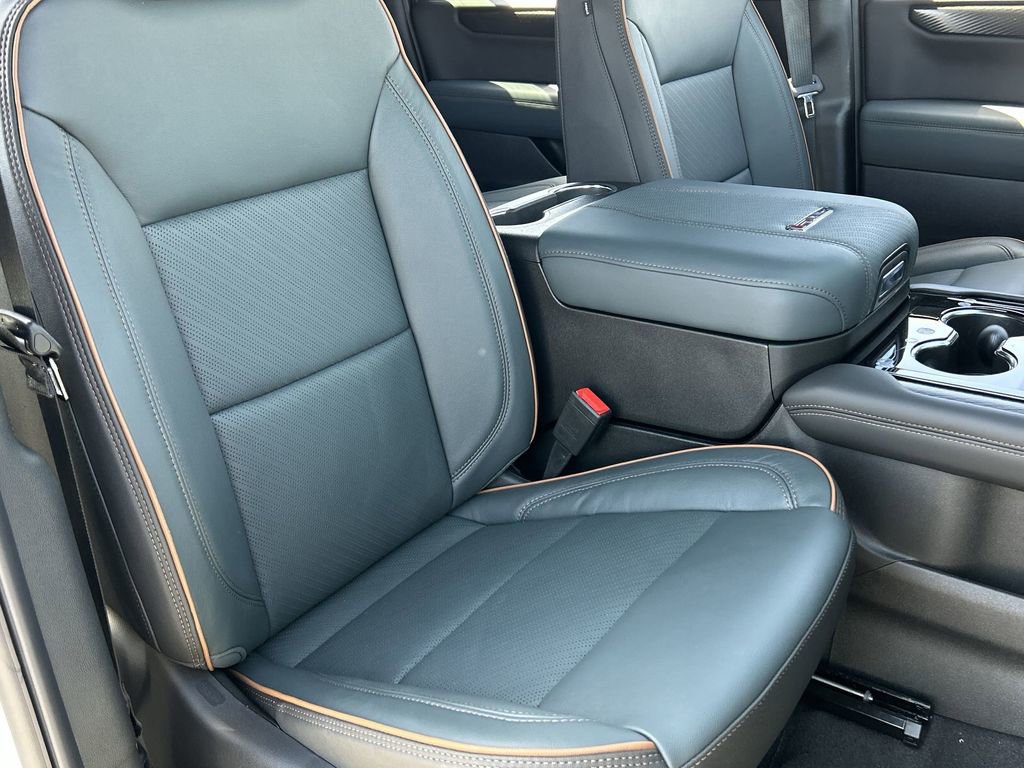 New 2026 GMC Yukon XL AT4 w/ AT4 Premium Plus Package AWD/4WD image 29