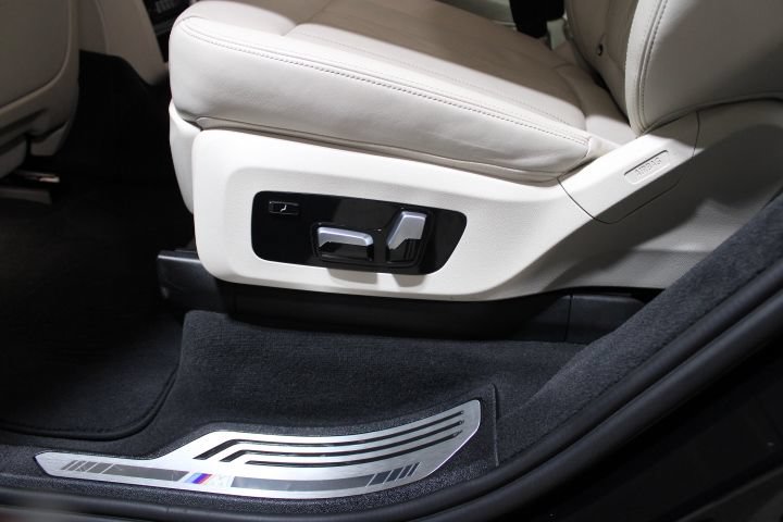 Used 2021 BMW X7 M50i w/ Dynamic Handling Package AWD/4WD image 60