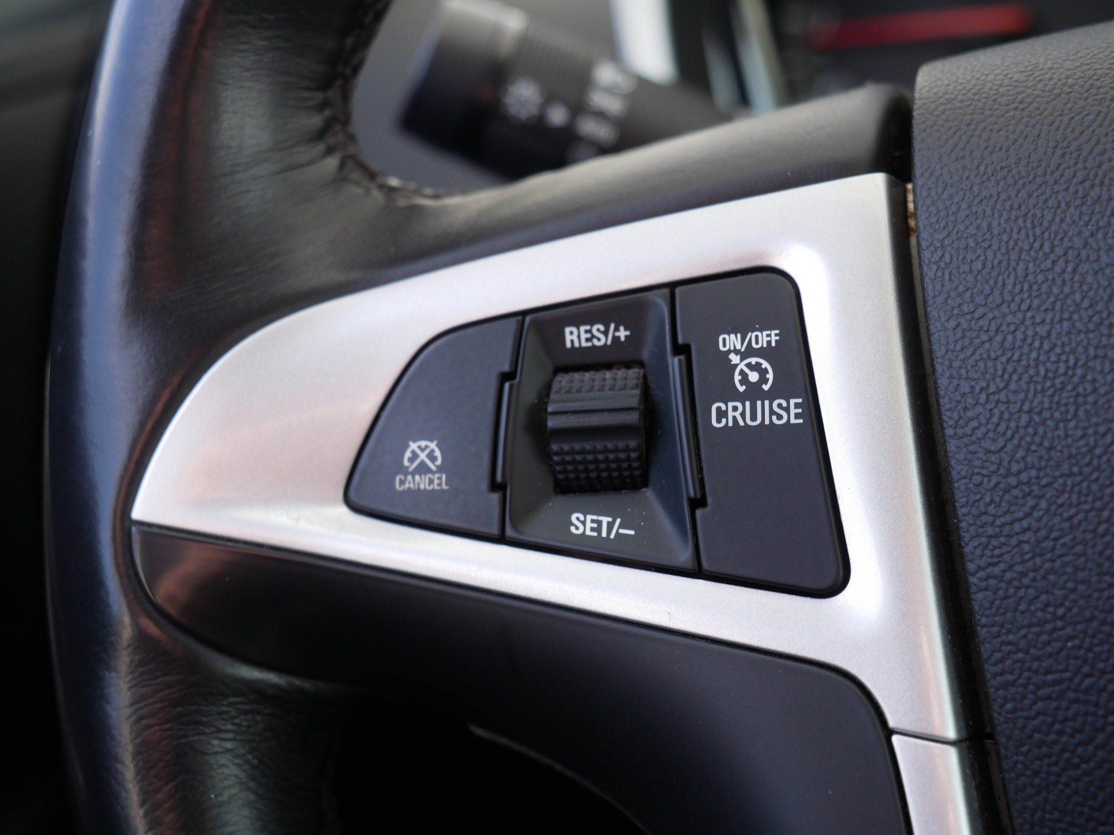 Used 2017 Chevrolet Equinox LT w/ Convenience Package image 28