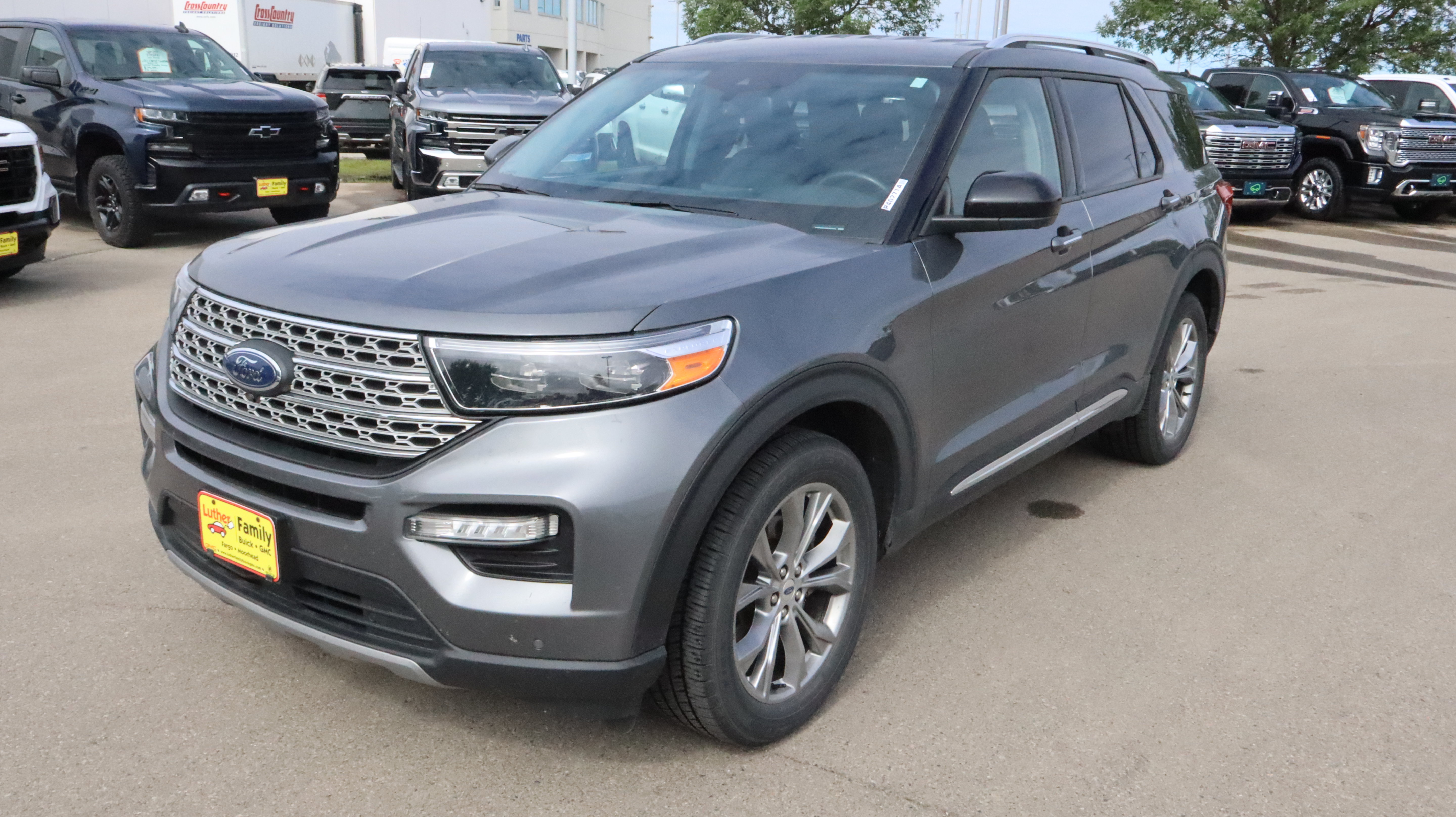 Used 2022 Ford Explorer Limited AWD/4WD image 3