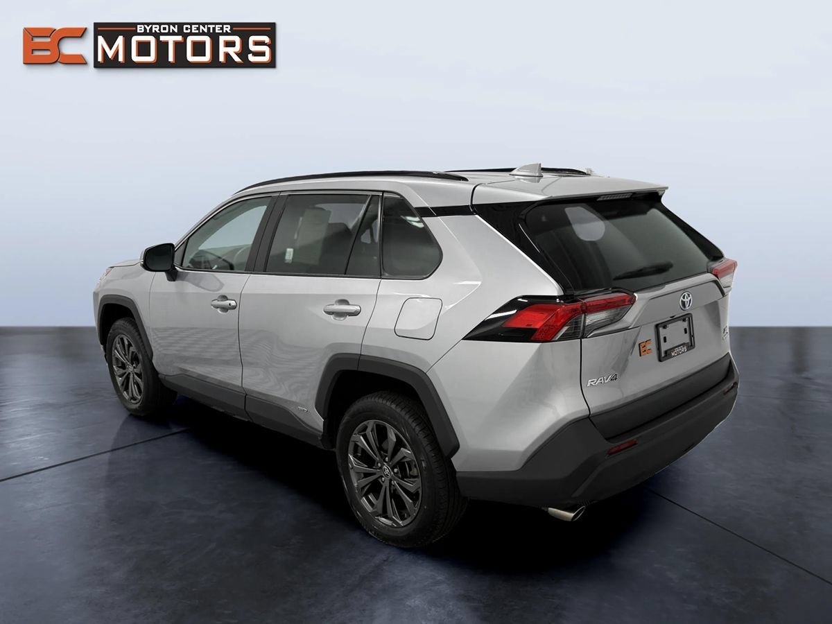 Used 2023 Toyota RAV4 XLE Premium AWD/4WD image 4