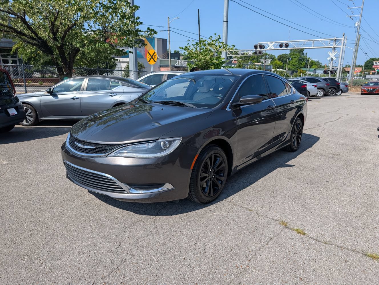 Used 2015 Chrysler 200 Limited w/ Convenience Group FWD image 3