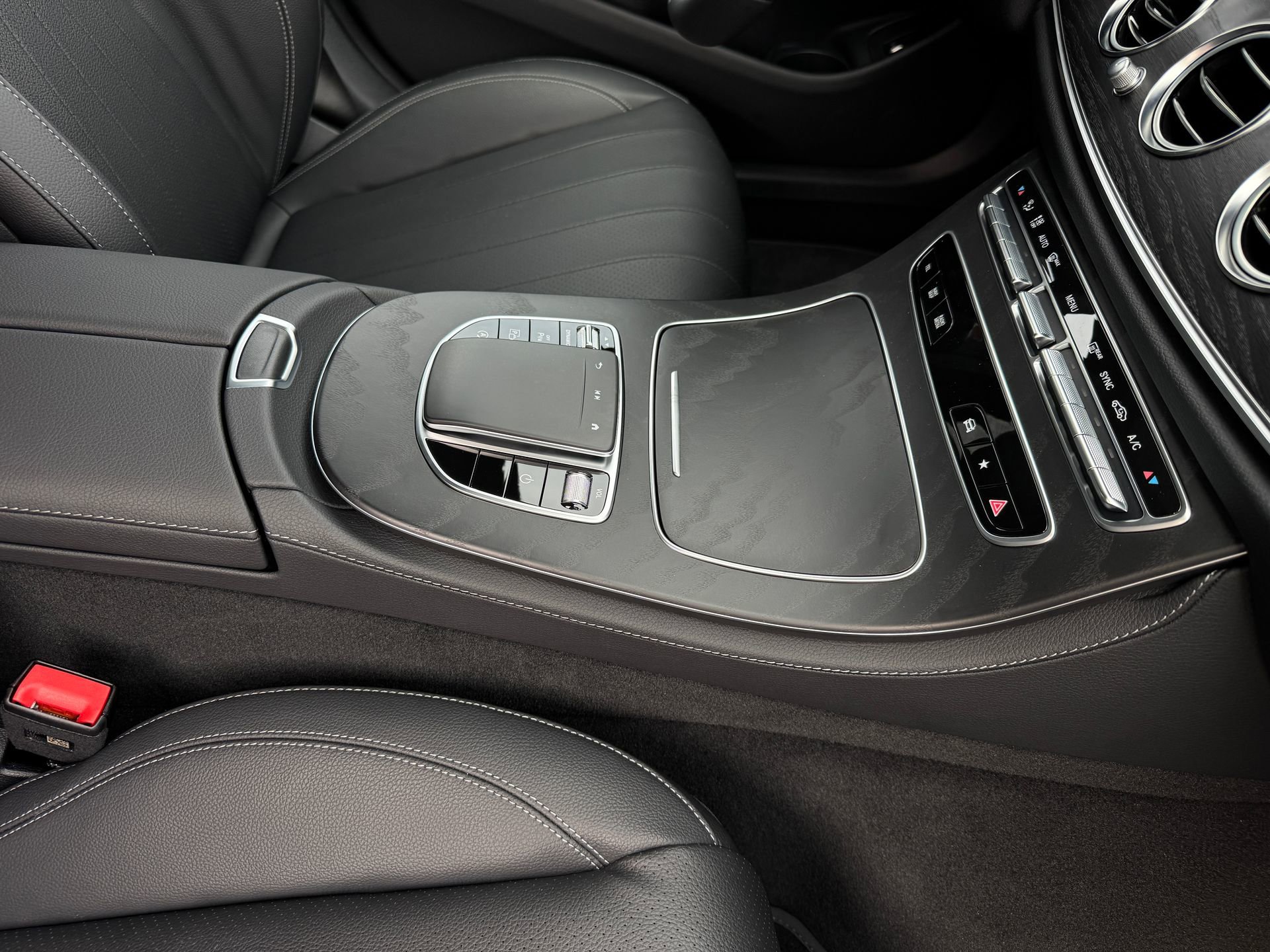 Used 2023 Mercedes-Benz E 350 Sedan image 42