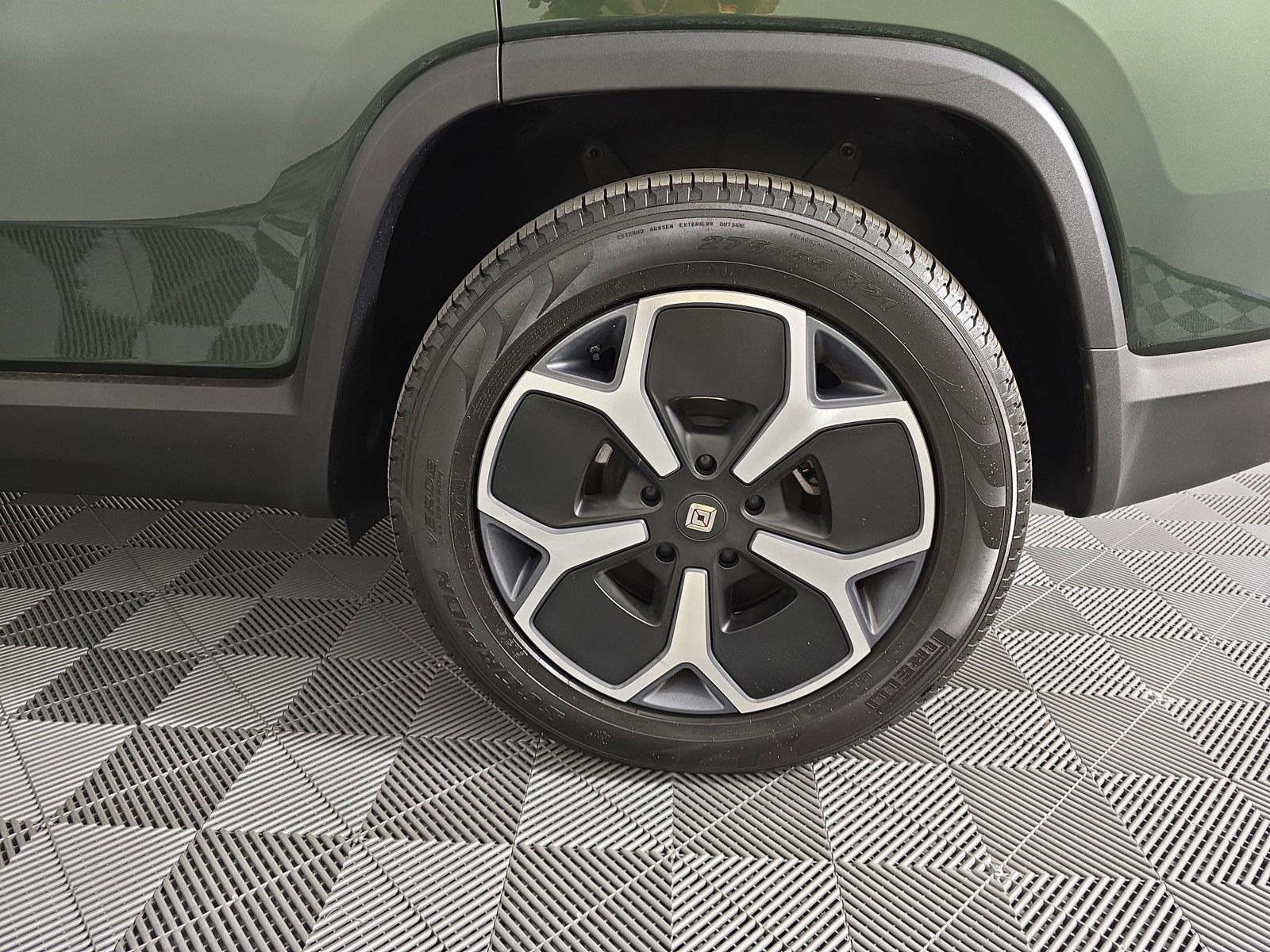 Used 2024 Rivian R1S Adventure image 12