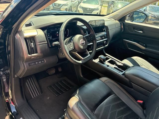 Used 2024 Nissan Pathfinder Platinum FWD image 18