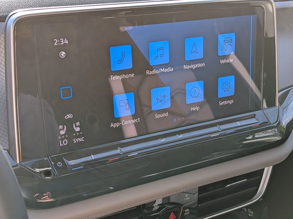 Used 2025 Volkswagen Atlas Peak Edition SE image 21