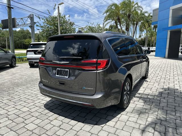 Used 2021 Chrysler Pacifica Limited w/ Uconnect Theater Family Group FWD image 36