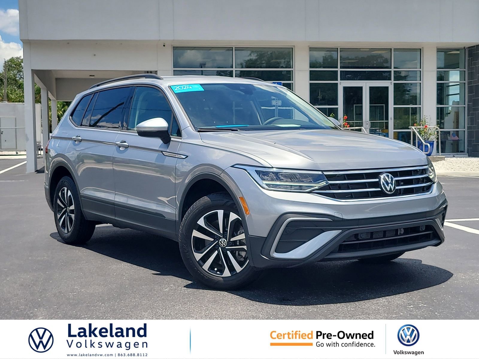 Used 2024 Volkswagen Tiguan S image 1