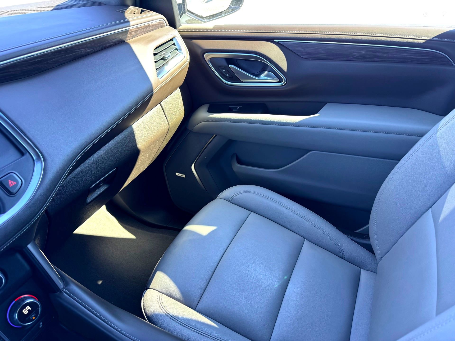 Used 2024 Chevrolet Suburban LT image 32