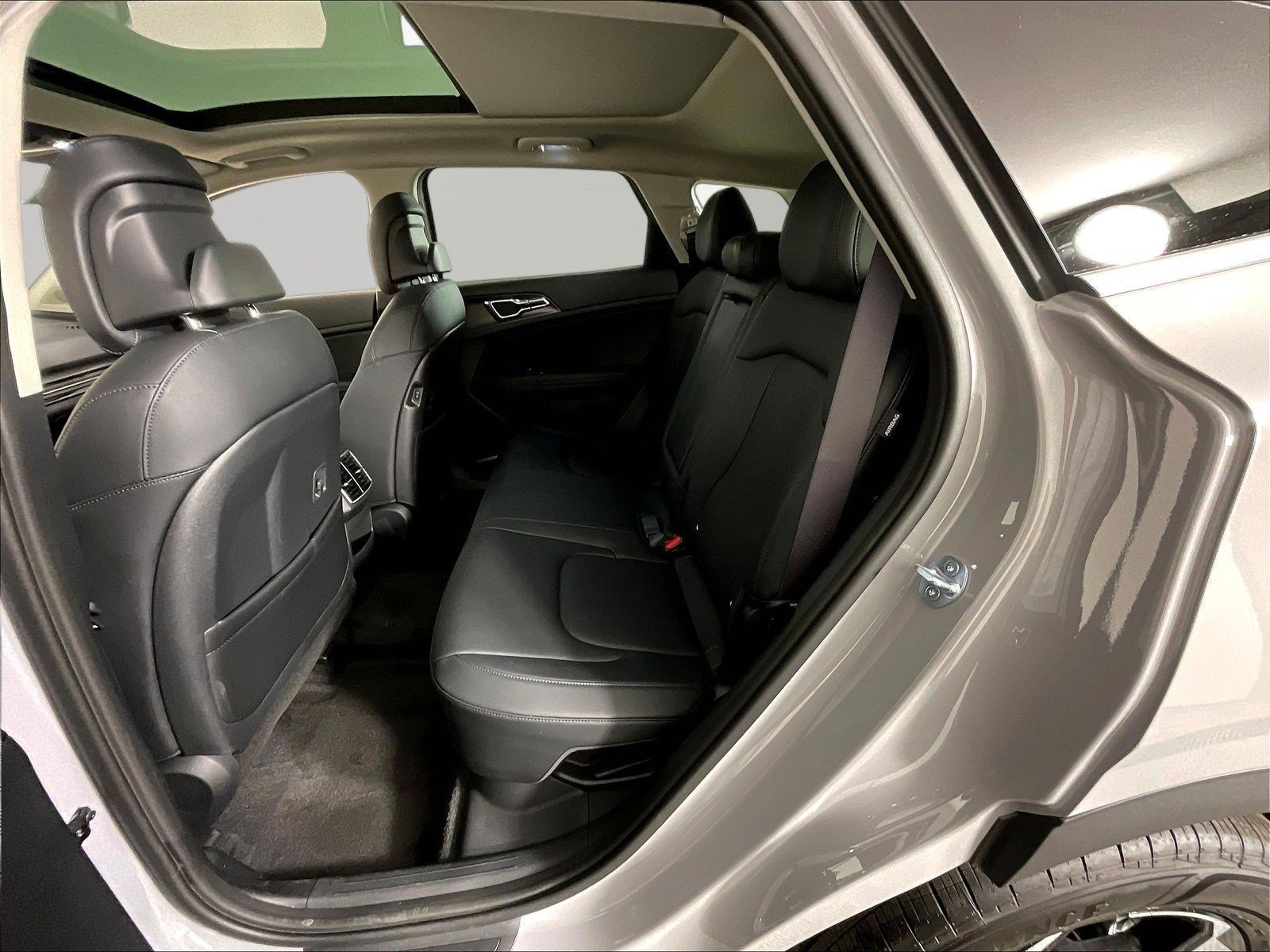 Certified 2026 Kia Sportage EX w/ EX Panoramic Sunroof Package AWD/4WD image 22