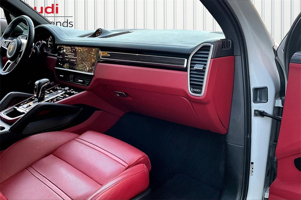 Used 2022 Porsche Cayenne Platinum Edition image 25
