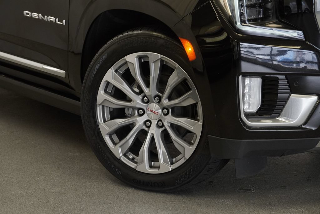 Used 2021 GMC Yukon XL Denali w/ Denali Ultimate Package AWD/4WD image 4