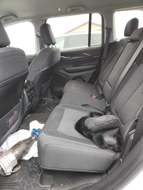 Used 2023 Jeep Grand Cherokee Laredo image 13