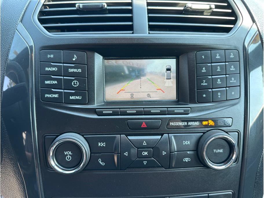 Used 2018 Ford Explorer XLT image 16