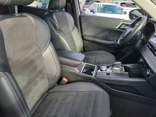 Used 2024 Mitsubishi Outlander SE image 6