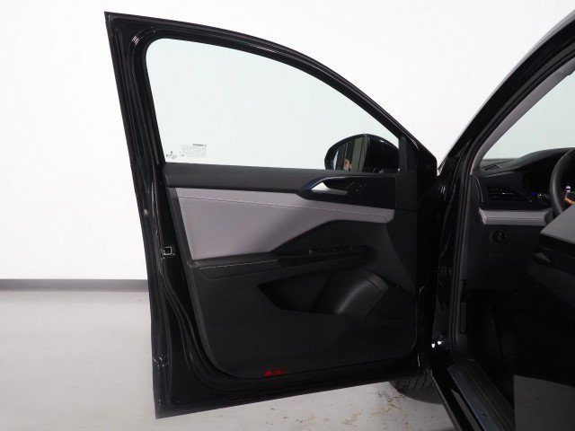 Used 2024 Volkswagen Taos SE image 47