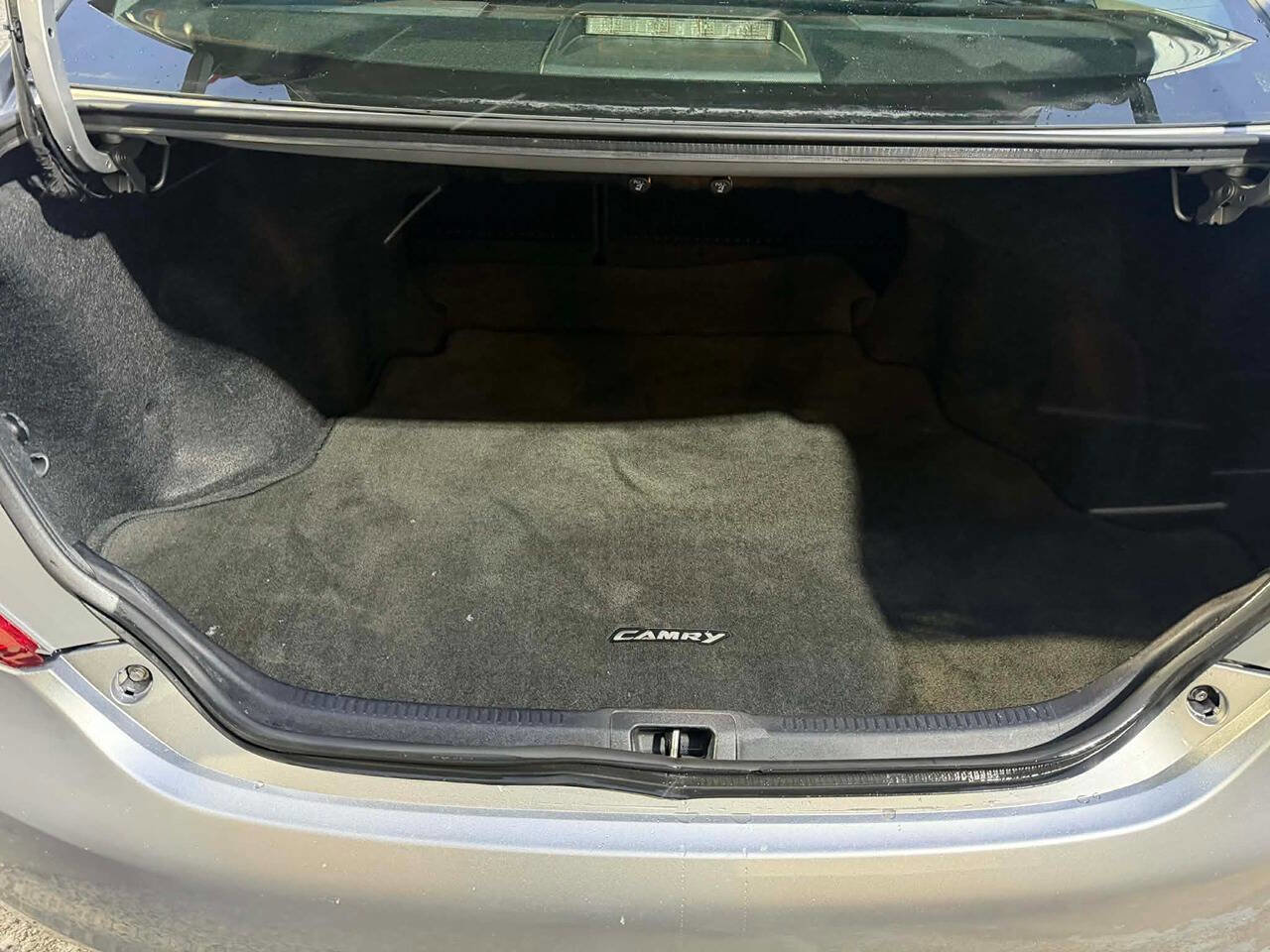 Used 2014 Toyota Camry SE image 16
