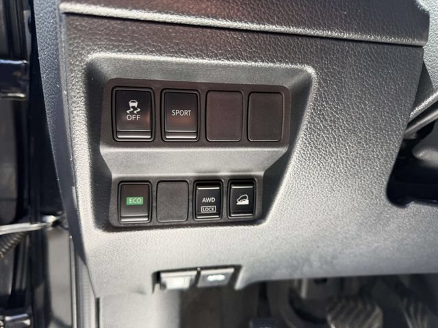 Used 2016 Nissan Rogue SV AWD/4WD image 18