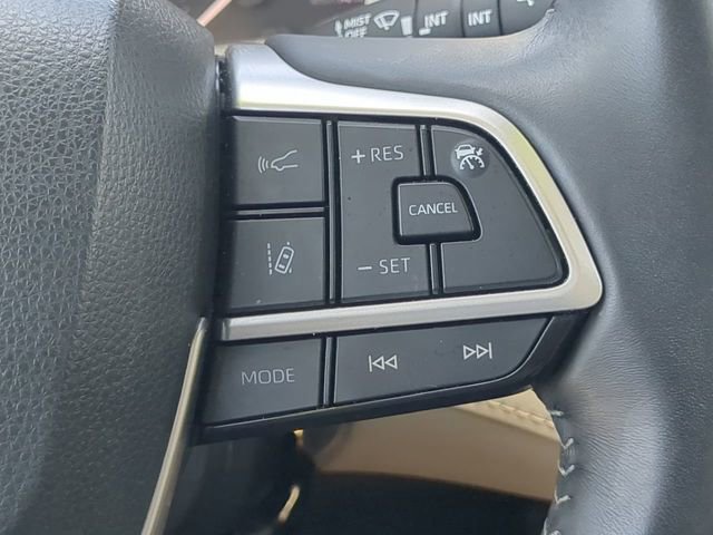 Used 2023 Toyota Highlander XLE image 26