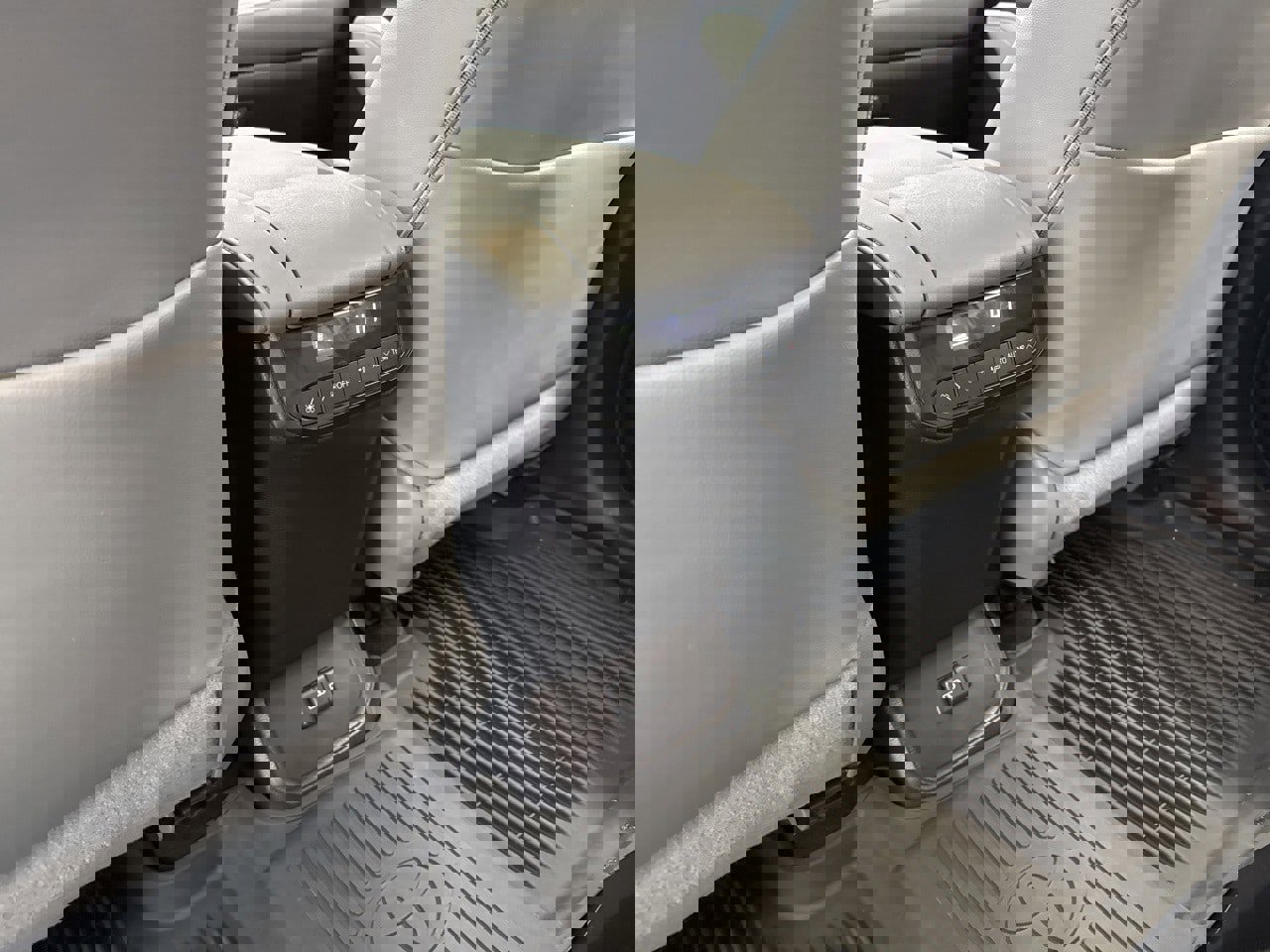 Certified 2024 Toyota Highlander XLE image 44