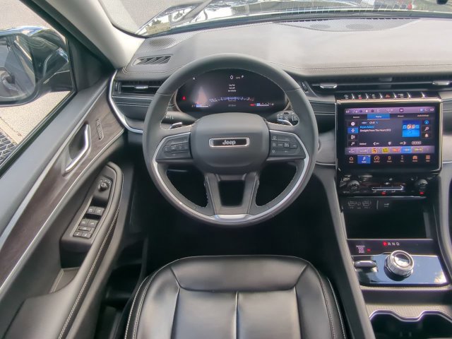 Used 2023 Jeep Grand Cherokee Limited w/ Trailer Tow Prep Group (B) AWD/4WD image 18