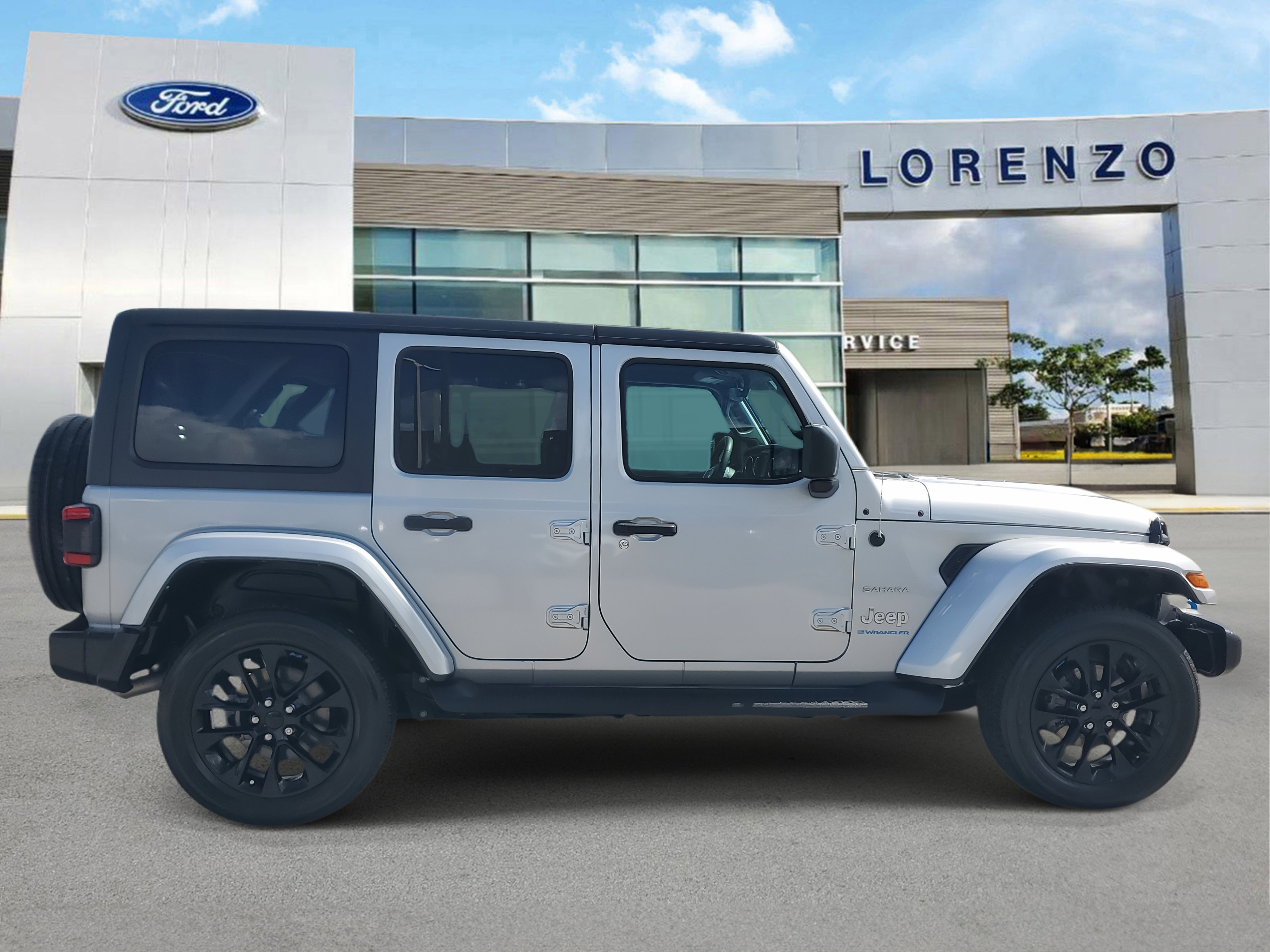 Used 2023 Jeep Wrangler Unlimited Sahara image 4