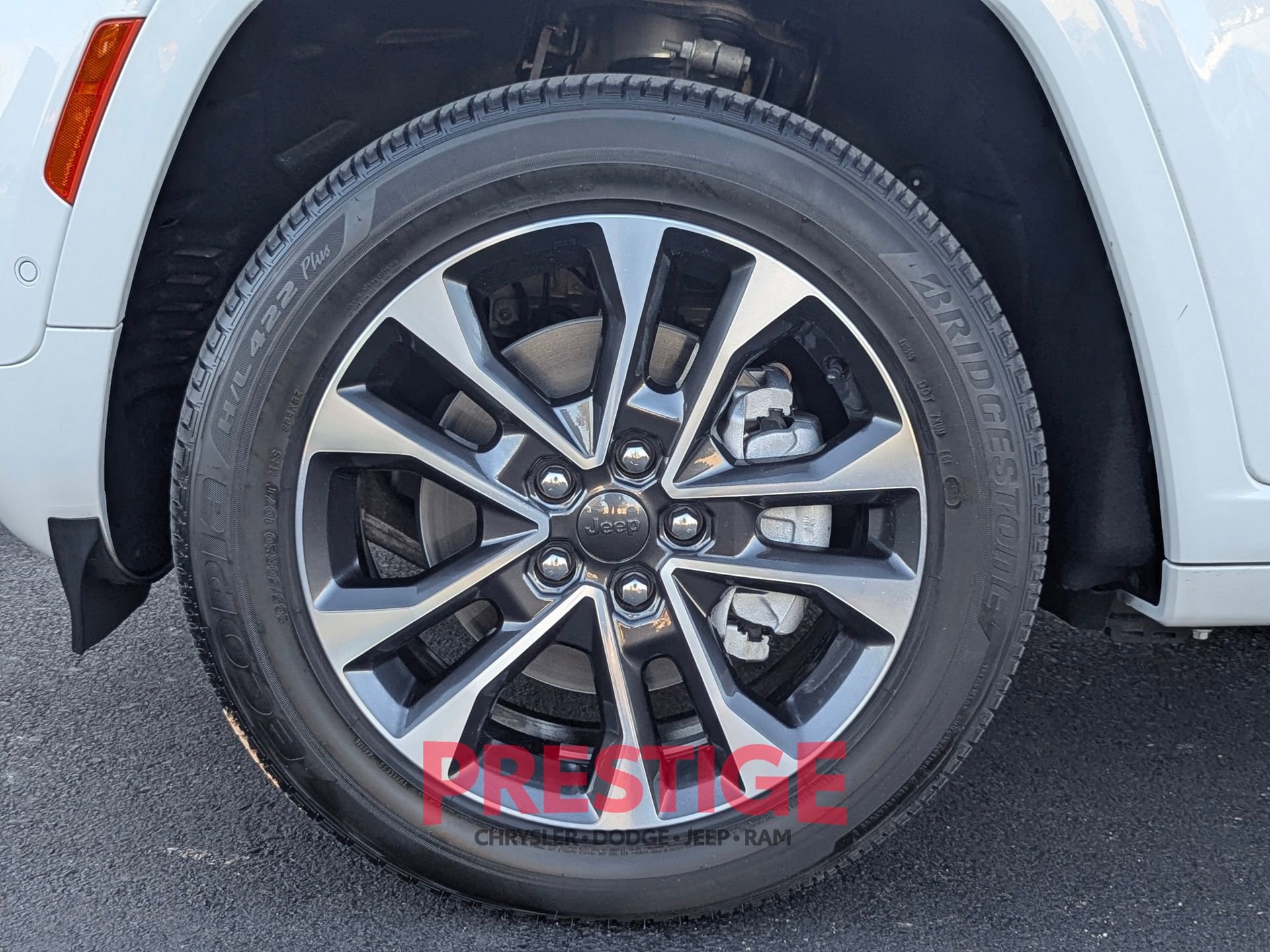 Used 2024 Jeep Grand Cherokee Overland w/ Advanced Protech Group III AWD/4WD image 40