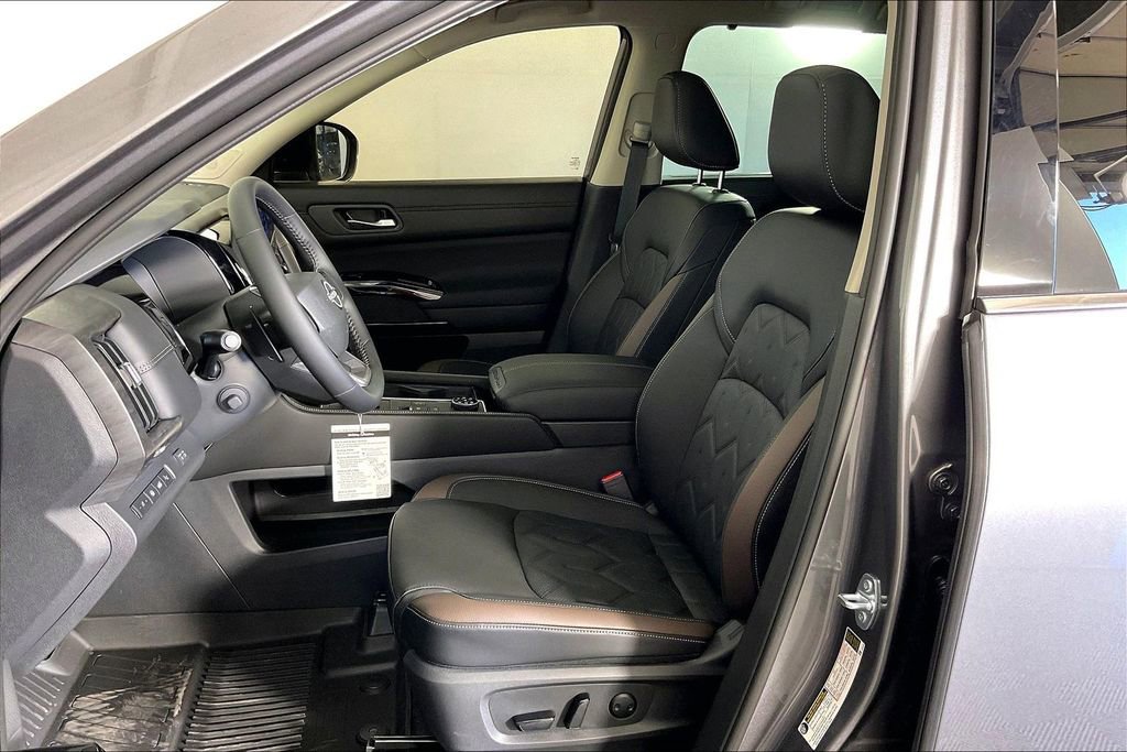 New 2026 Nissan Pathfinder Platinum w/ Accent Package image 14